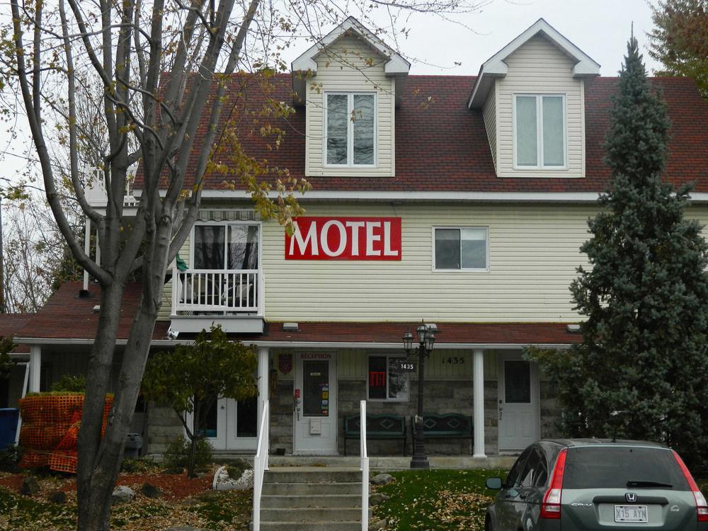 Motel Derfal Repentigny Exterior foto