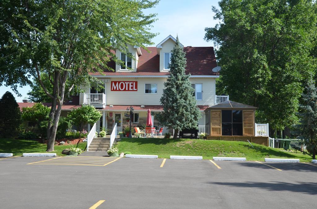 Motel Derfal Repentigny Exterior foto